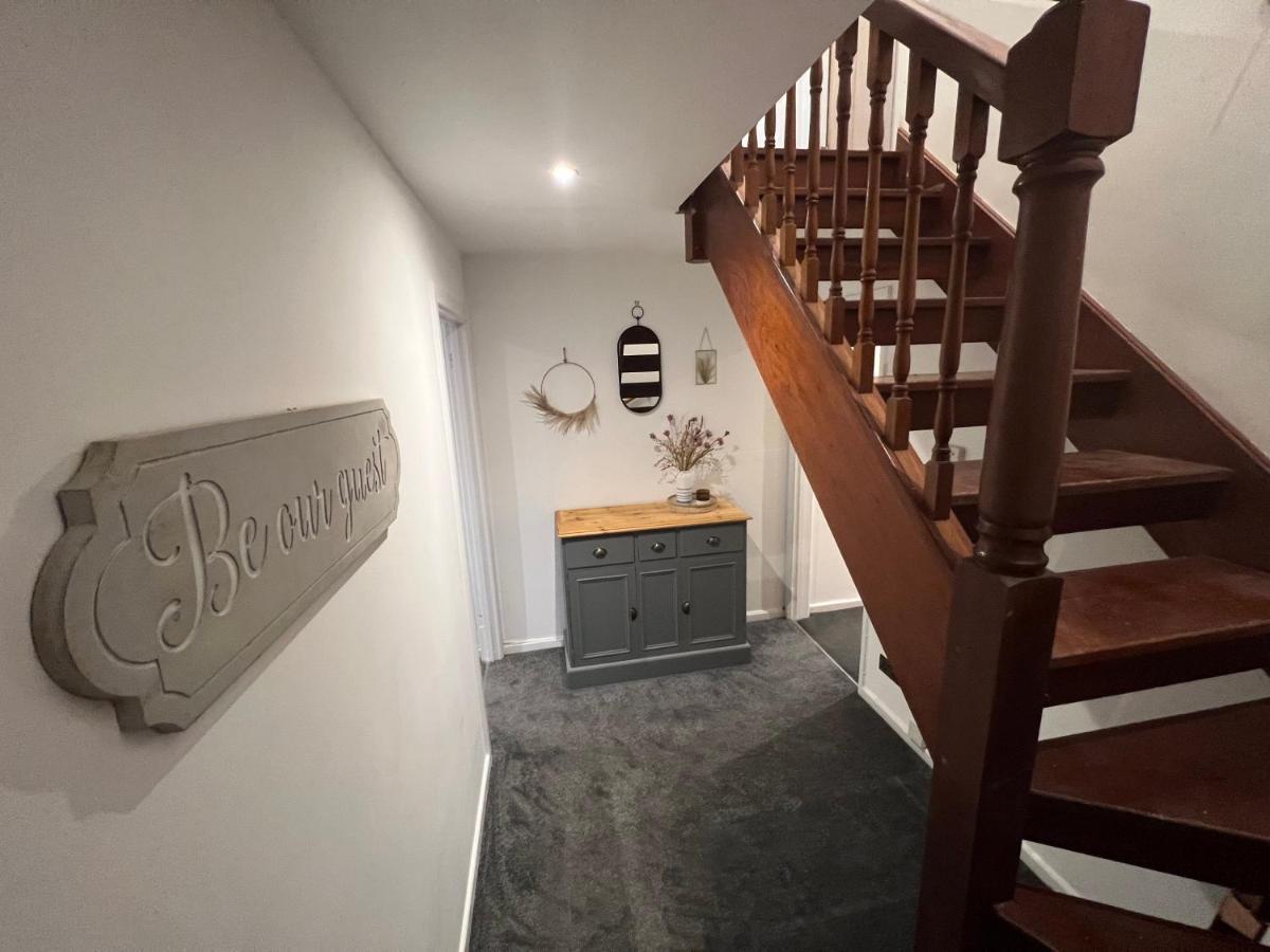 House Sleeps 8. 2Bedrooms & Sofa Beds In Sitting Room 巴斯 外观 照片